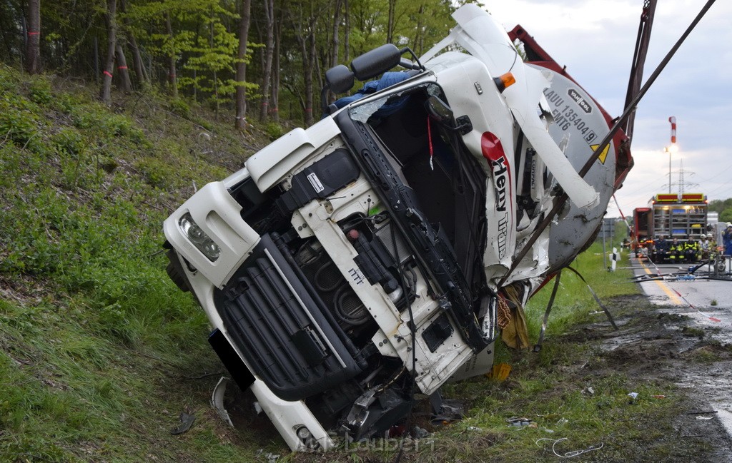 VU Gefahrgut LKW umgestuerzt A 4 Rich Koeln Hoehe AS Gummersbach P424.JPG - Miklos Laubert